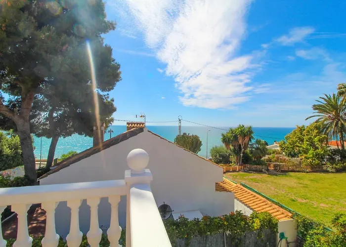 Beachside Villa: Mediterranean Retreat Near Alicante